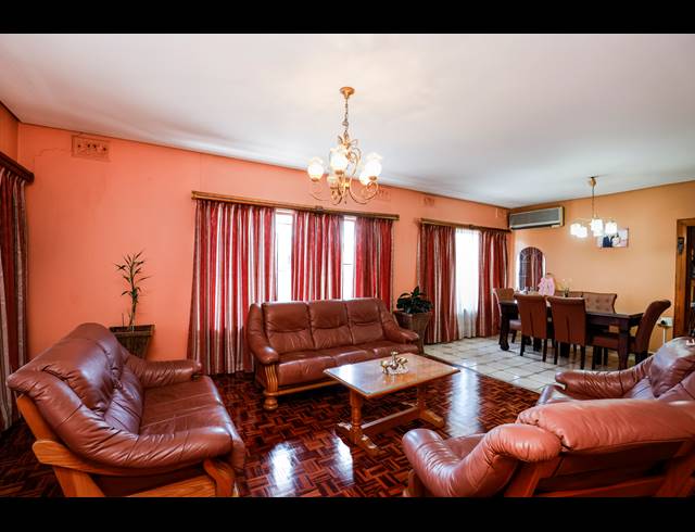 13 BEDROOM HOUSE FOR SALE IN CLARE ESTATE